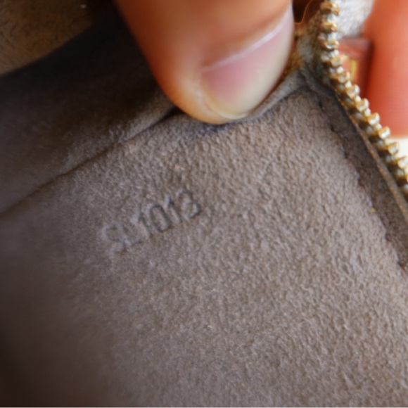 SOLD!!!Louis Vuitton Murakami Black Pochette - Picture 14 of 14